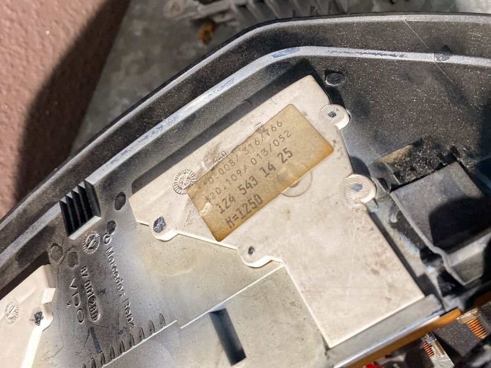 Mercedes W124 Tacho Benzin Drehzahlmesser Borduhr 1245431425 – Bild 3