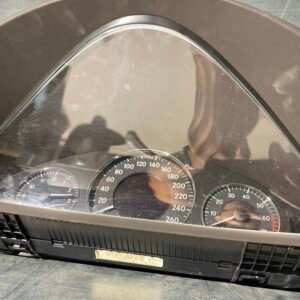 Alternative view of Mercedes W209 TACHO Kombiinstrument a2095403111 Benzin